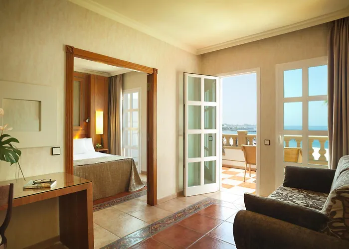 Adrian Jardines De Nivaria Адехе