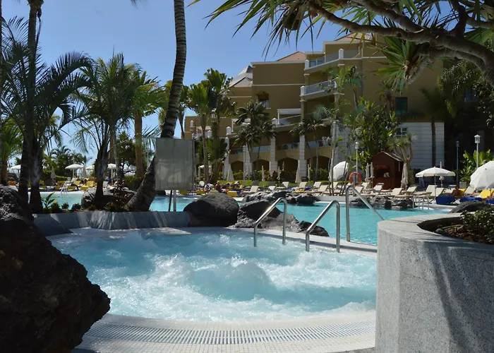 Adrian Jardines De Nivaria Адехе