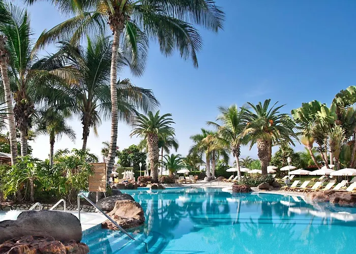 Adrian Jardines De Nivaria Адехе